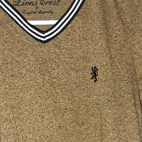 Lions crest v neck shirt size small by English Laundry - Picture 2 of 4